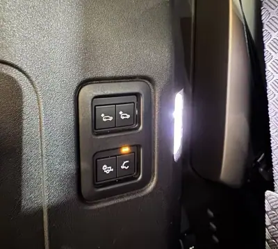 Land Rover Defender 2020 - 89900 EUR, 121000 km - 121000km - foto 56 de 60