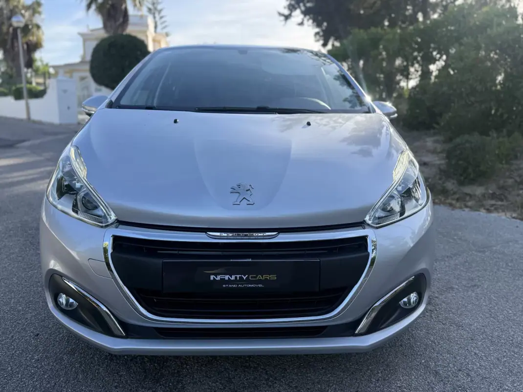 Peugeot 208 2016 - 8999 EUR, 44000 km - AUTO.MOTO.pt - 44000km - foto 13 de 18