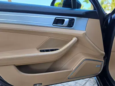 Porsche Panamera Sport Turismo 2018 - 64990 EUR, 99000 km - 99000km - foto 10 de 12