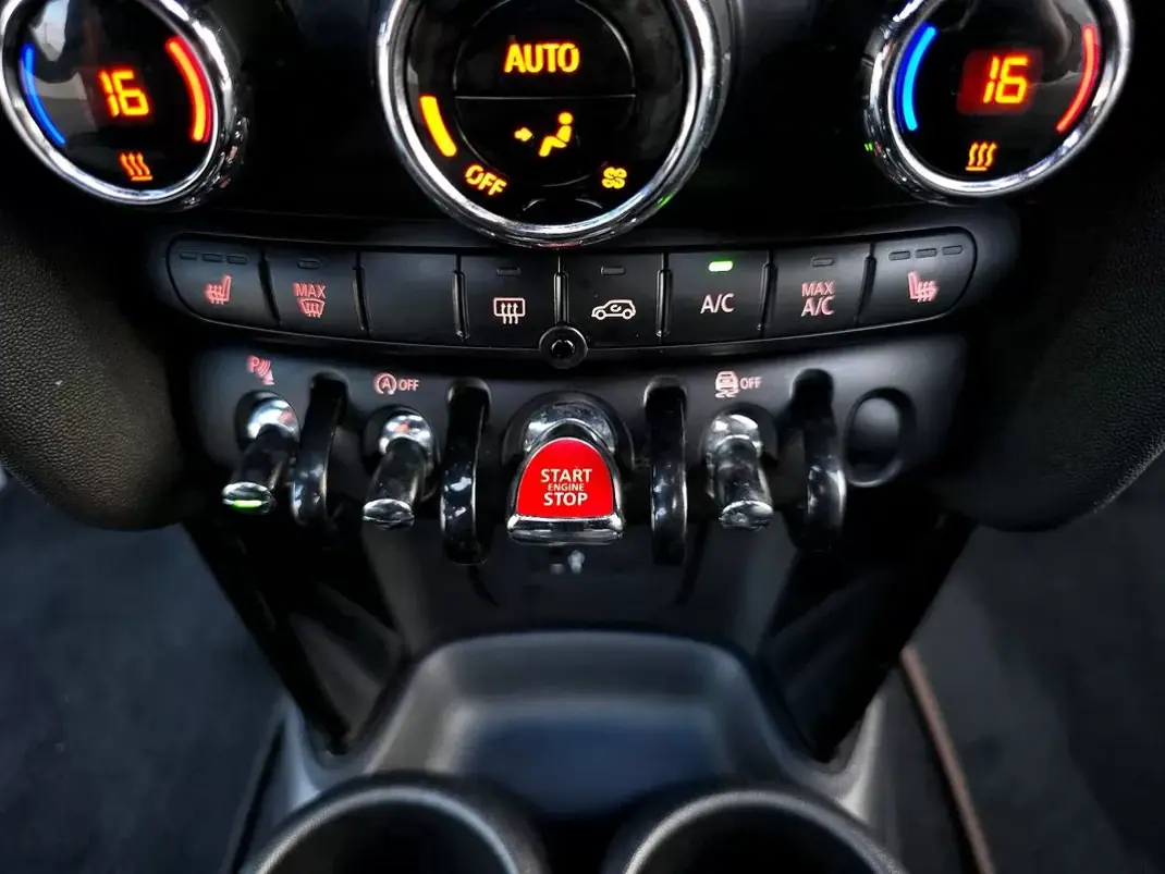 MINI 2024 - 20900 EUR, 50900 km - AUTO.MOTO.pt - 50900km - foto 23 de 35