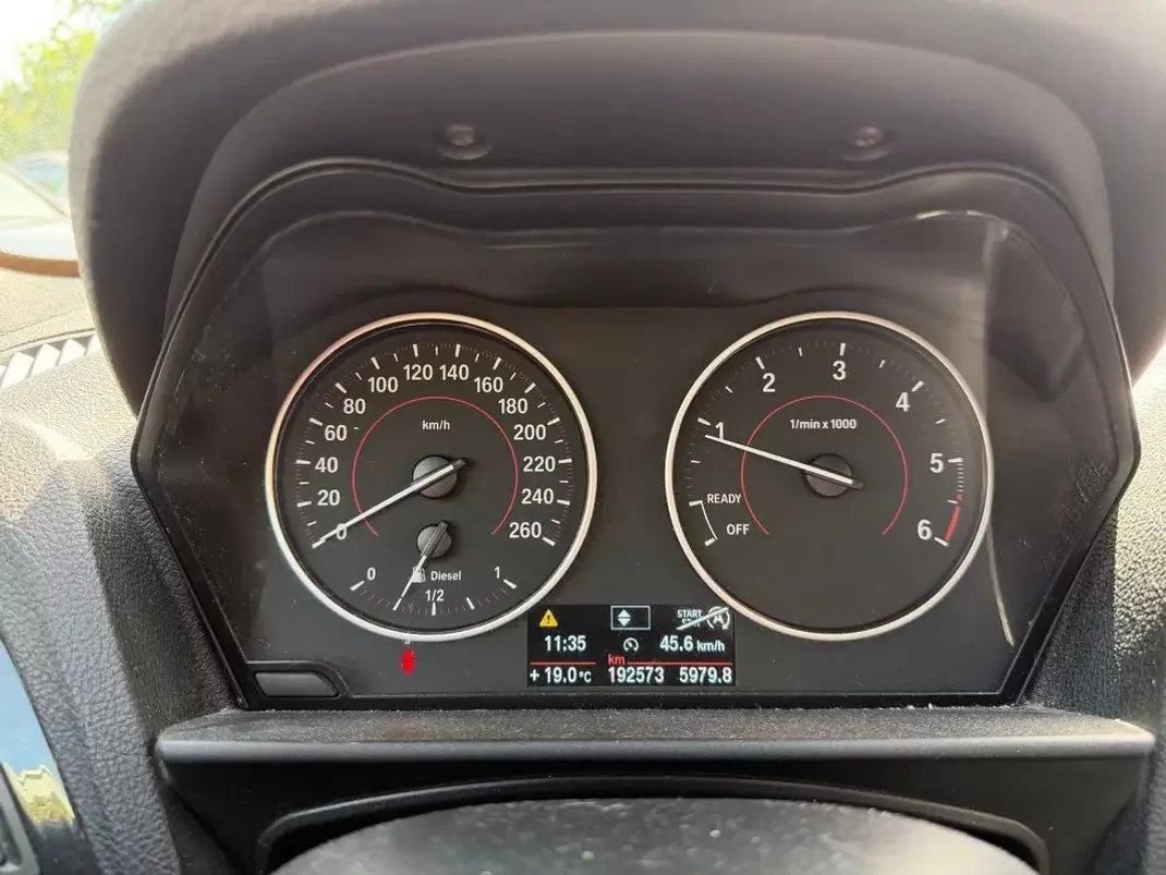 BMW 118 2015 - 9980 EUR, 192573 km - AUTO.MOTO.pt - 192573km - foto 6 de 13