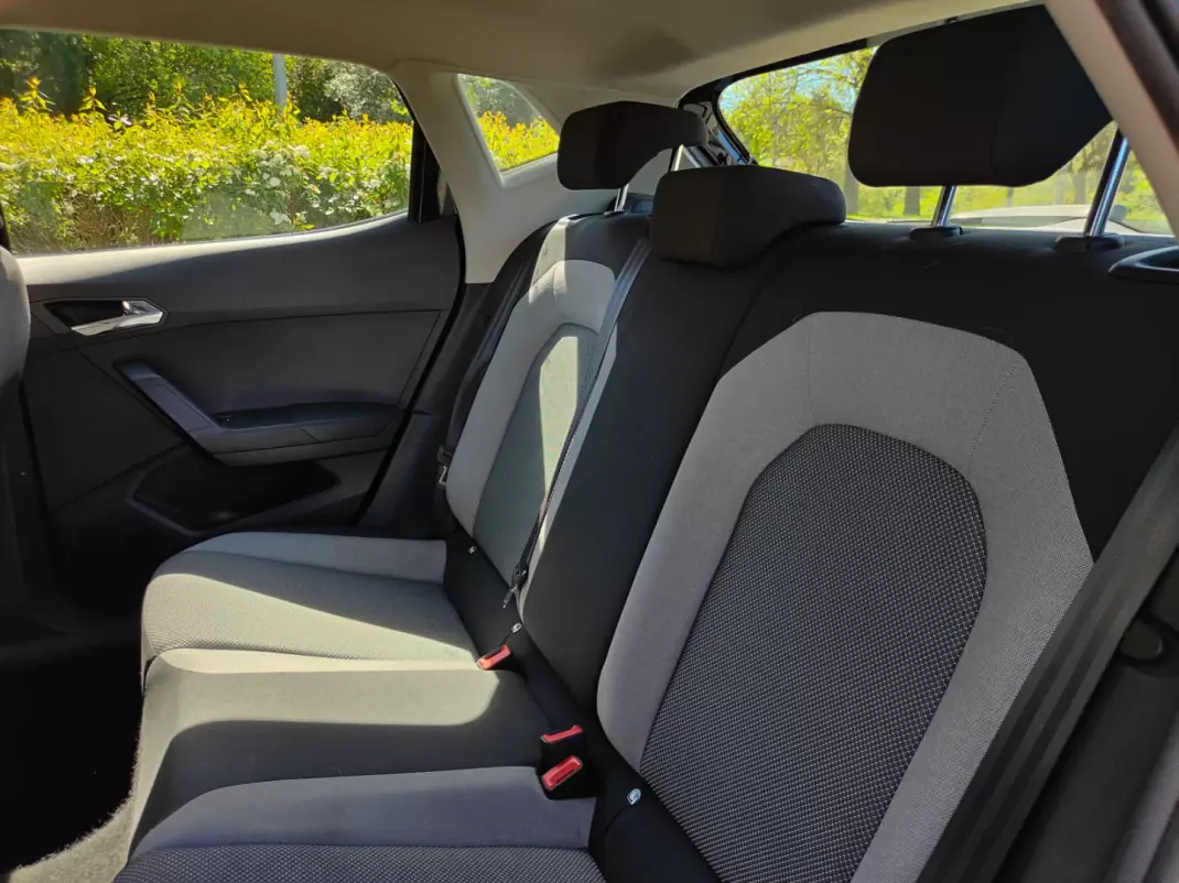 SEAT Ibiza 2018 - 11990 EUR, 150000 km - AUTO.MOTO.pt - 150000km - foto 25 de 30