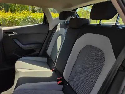 SEAT Ibiza 2018 - 11990 EUR, 150000 km - AUTO.MOTO.pt - 150000km - foto 25 de 30