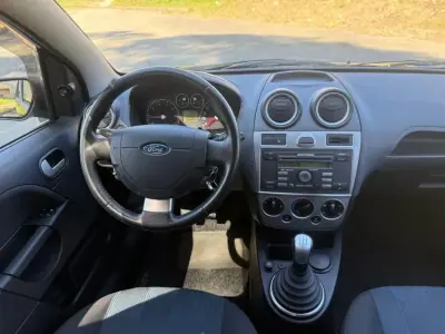 Ford Fiesta 2008 - 5700 EUR, 82000 km - AUTO.MOTO.pt - 82000km - foto 16 de 23
