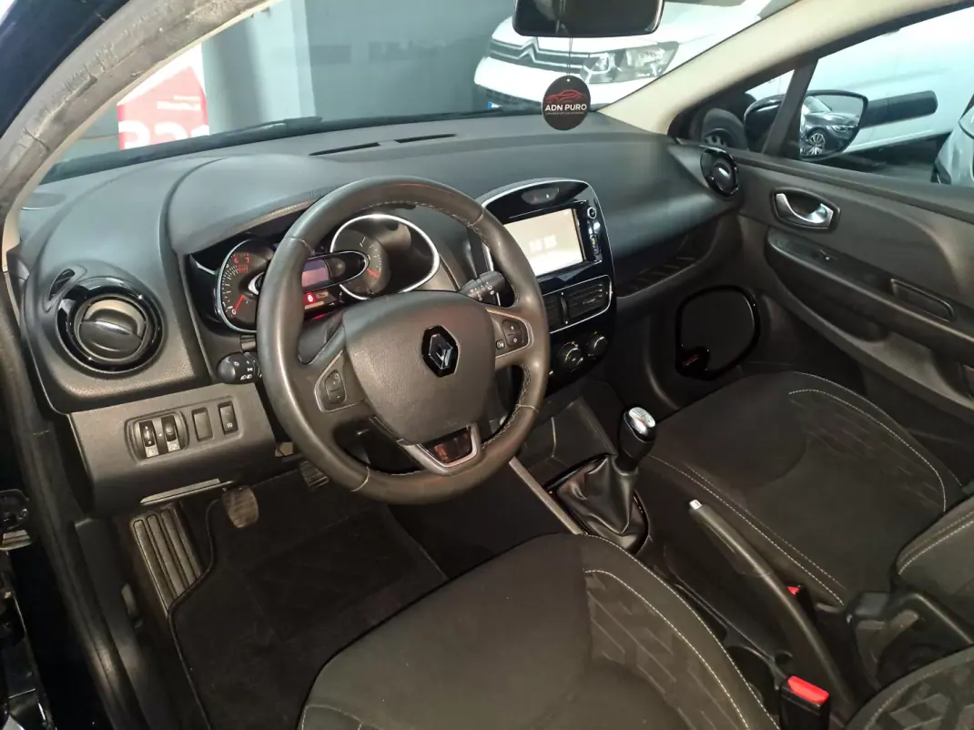 Renault Clio Sport Tourer 2020 - 9990 EUR, 120000 km - AUTO.MOTO.pt - 120000km - foto 9 de 22