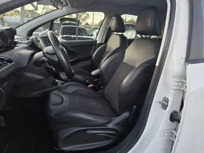 Peugeot 208 2016 - 13990 EUR, 163000 km - AUTO.MOTO.pt - 163000km - foto 29 de 31