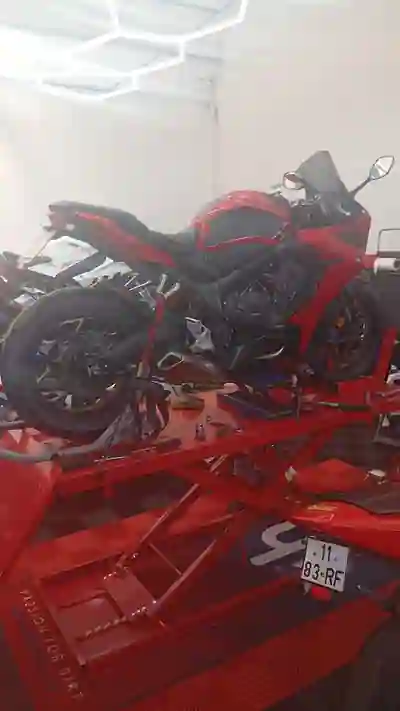 Honda CB650R 2023 - 8000 EUR, 17200 km - AUTO.MOTO.pt - 17200km - foto 2 de 6
