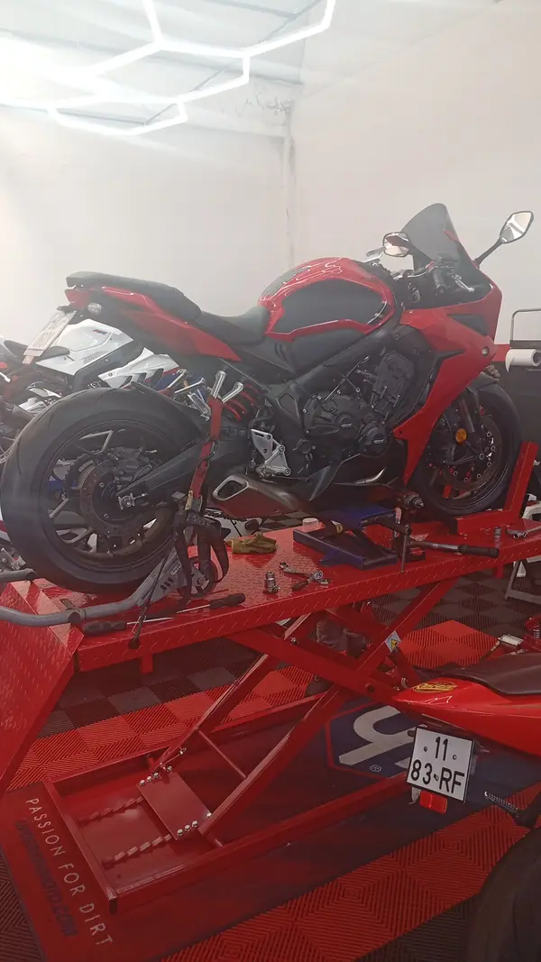 Honda CB650R 2023 - 8000 EUR, 17200 km - AUTO.MOTO.pt - 17200km - foto 2 de 6