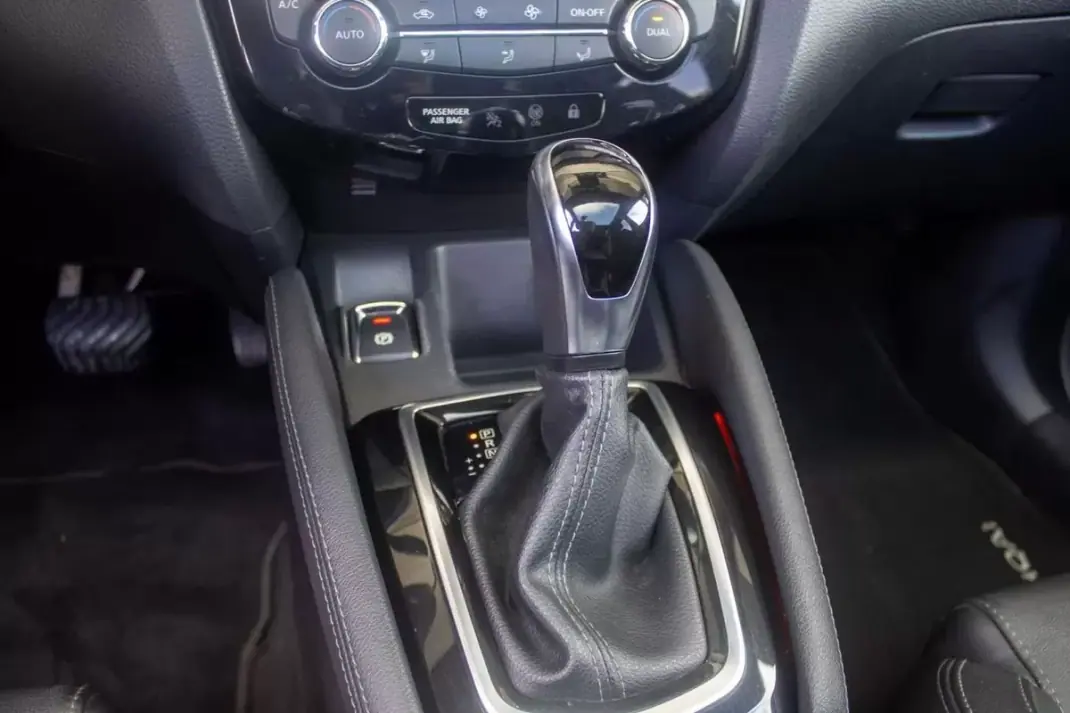 Nissan Qashqai 2017 - 17500 EUR, 127700 km - AUTO.MOTO.pt - 127700km - foto 19 de 20