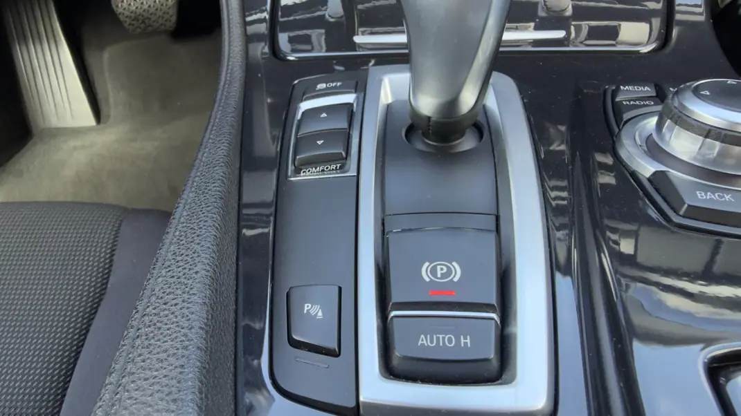 BMW 520 2013 - 16500 EUR, 244000 km - AUTO.MOTO.pt - 244000km - foto 34 de 47