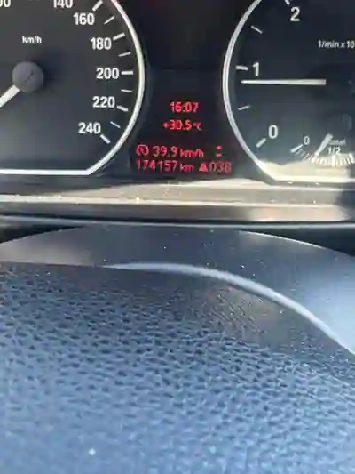 BMW 118 2010 — foto 6 de 12
