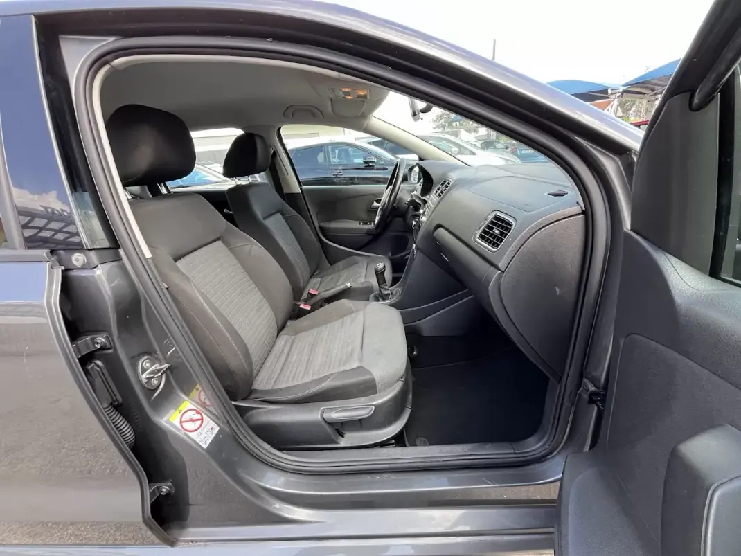 Volkswagen Polo 2009 - 6750 EUR, 237000 km - AUTO.MOTO.pt - 237000km - foto 24 de 41