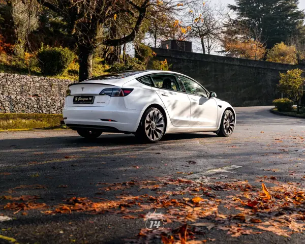 Tesla Model 3 2022 - 32990 EUR, 121900 km - AUTO.MOTO.pt - 121900km - foto 32 de 36
