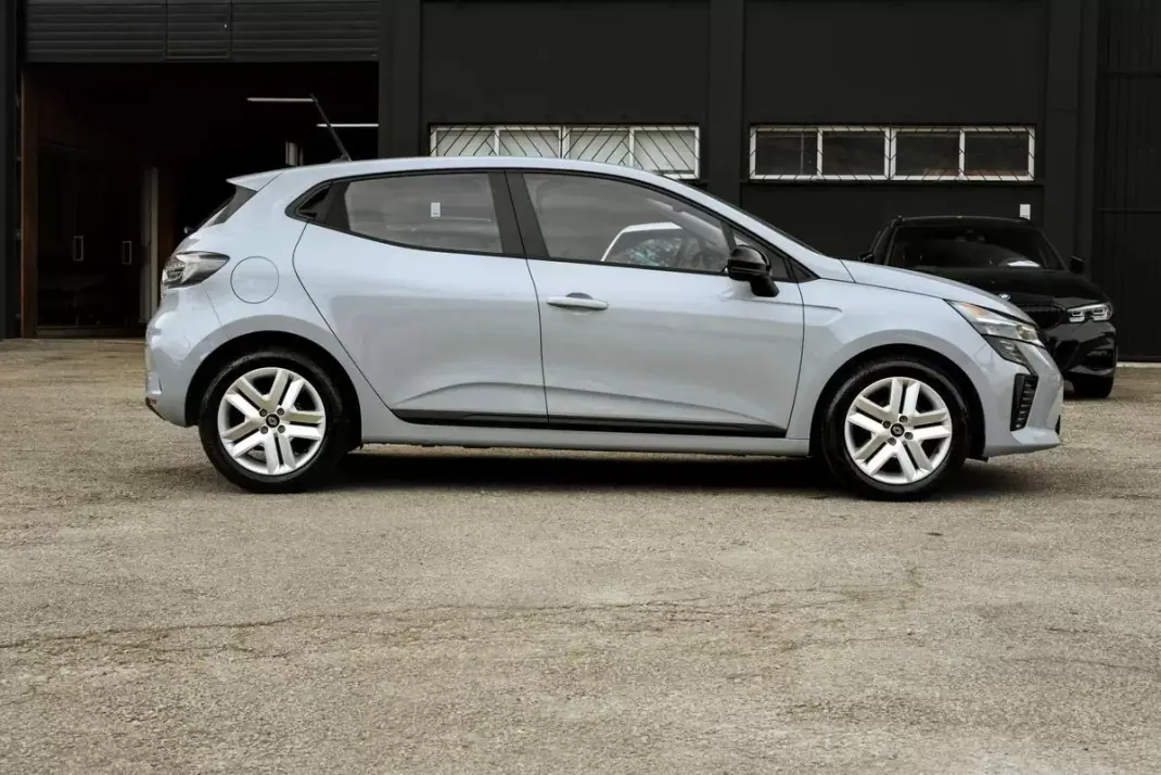 Renault Clio 2024 - 18900 EUR, 14000 km - AUTO.MOTO.pt - 14000km - foto 6 de 23