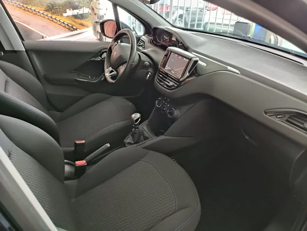 Peugeot 208 2018 - 14900 EUR, 144000 km - AUTO.MOTO.pt - 144000km - foto 13 de 13