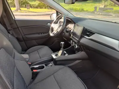 Renault Captur 2019 - 19500 EUR, 119000 km - AUTO.MOTO.pt - 119000km - foto 14 de 15
