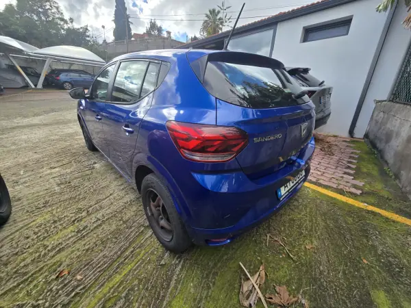 Dacia Sandero 2022 - 14950 EUR, 71700 km - AUTO.MOTO.pt - 71700km - foto 2 de 6