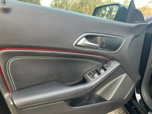 Mercedes-Benz CLA 180 2017 - 18650 EUR, 124000 km - AUTO.MOTO.pt - 124000km - foto 16 de 38