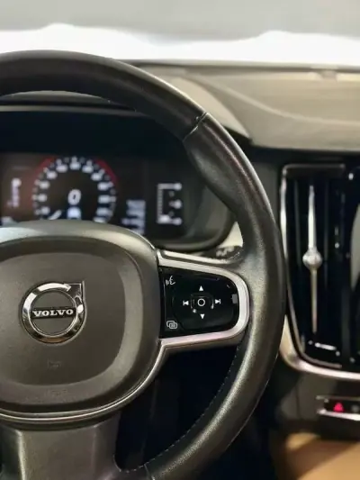 Volvo V90 2017 - 19750 EUR, 199000 km - AUTO.MOTO.pt - 199000km - foto 18 de 30
