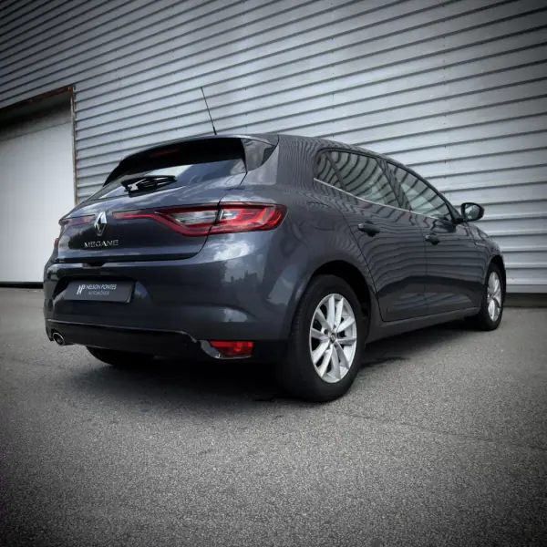 Renault Mégane 2017 - 11500 EUR, 185000 km - AUTO.MOTO.pt - 185000km - foto 14 de 20