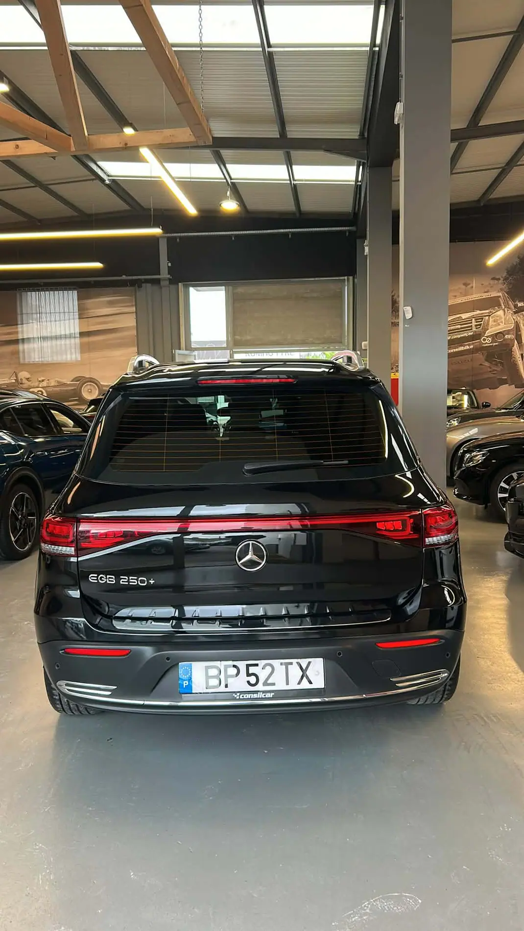 Mercedes-Benz EQB 2023 - 30500 EUR, 31500 km - AUTO.MOTO.pt - 31500km - foto 2 de 4