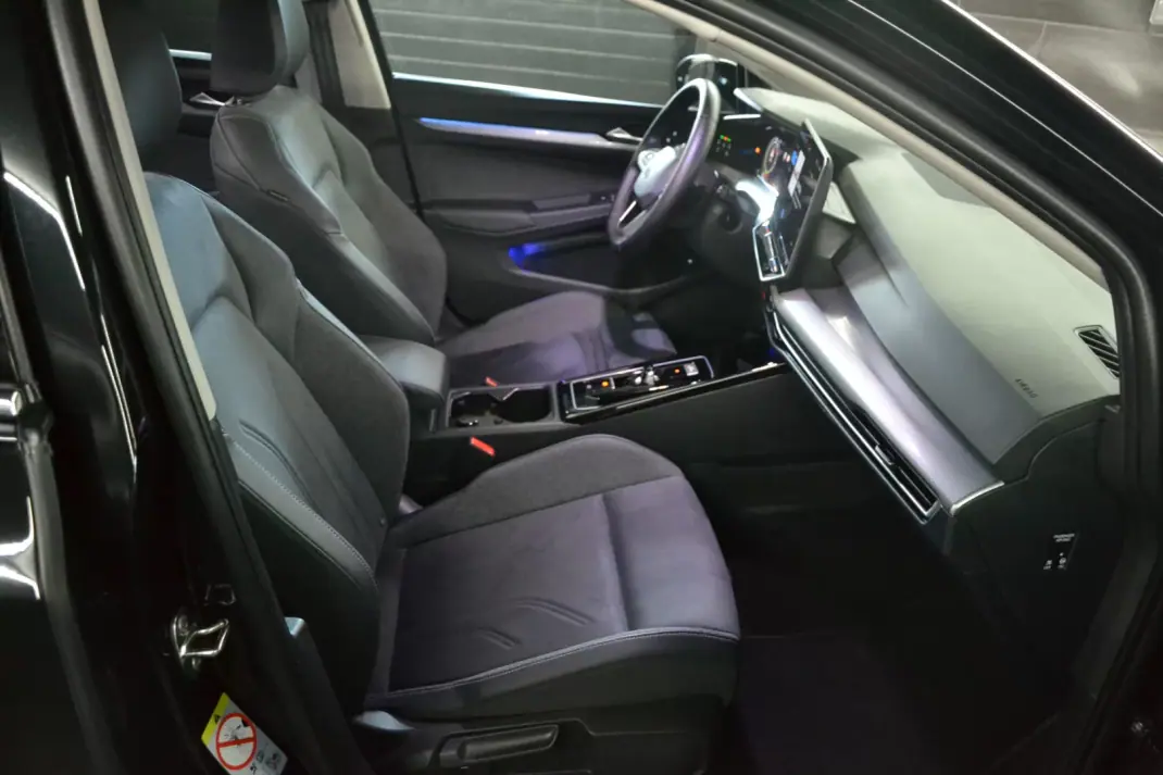 Volkswagen Golf 2025 - 29950 EUR, 10486 km - 10486km - foto 24 de 58