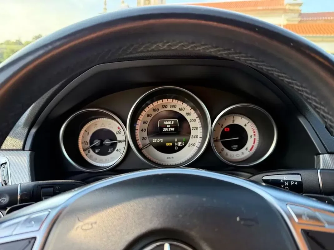 Mercedes-Benz E 250 2014 - 17999 EUR, 250000 km - AUTO.MOTO.pt - 250000km - foto 15 de 27