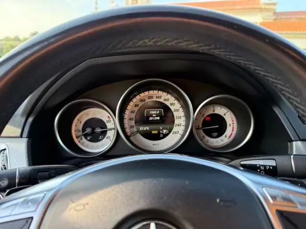 Mercedes-Benz E 250 2014 - 17999 EUR, 250000 km - AUTO.MOTO.pt - 250000km - foto 15 de 27