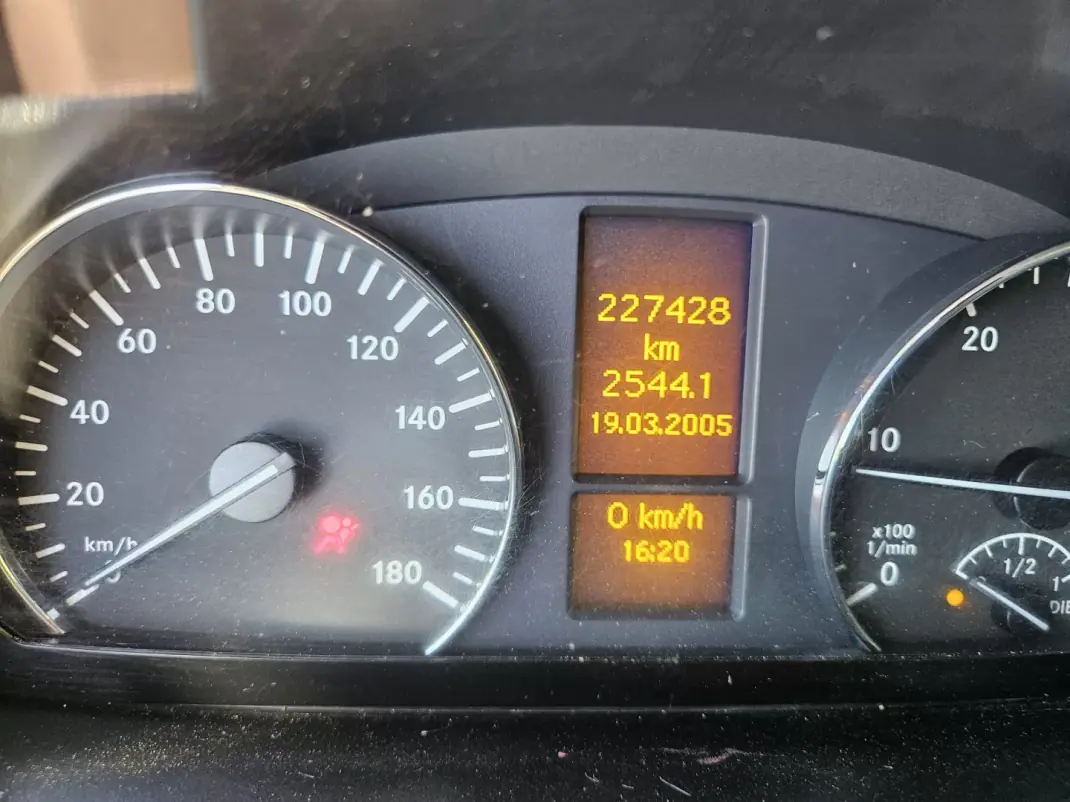 Mercedes-Benz 2018 - 14500 EUR, 220000 km - 220000km - foto 8 de 8