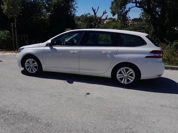 Peugeot 308 SW 2014 - 9000 EUR, 137000 km - AUTO.MOTO.pt - 137000km - foto 3 de 21