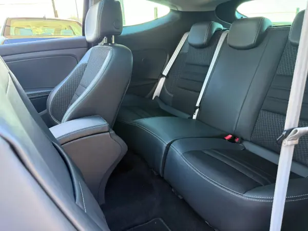 Renault Mégane Coupe 2014 - 12900 EUR, 155557 km - AUTO.MOTO.pt - 155557km - foto 27 de 32