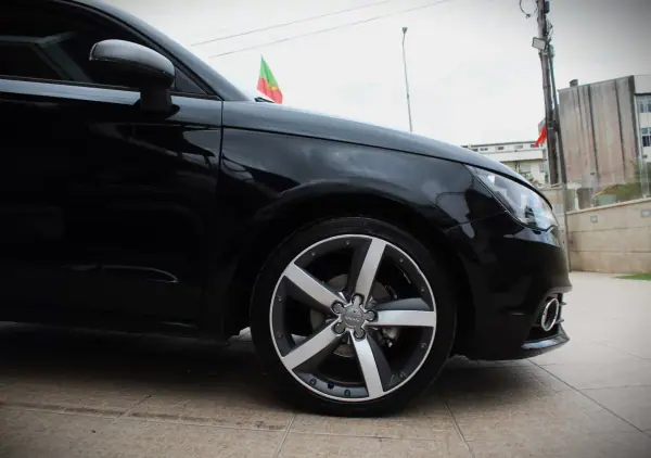 Audi A1 2011 - 11450 EUR, 136350 km - AUTO.MOTO.pt - 136350km - foto 5 de 26