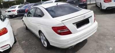 Mercedes-Benz C 250 2011 - 18900 EUR, 145876 km - AUTO.MOTO.pt - 145876km - foto 5 de 9