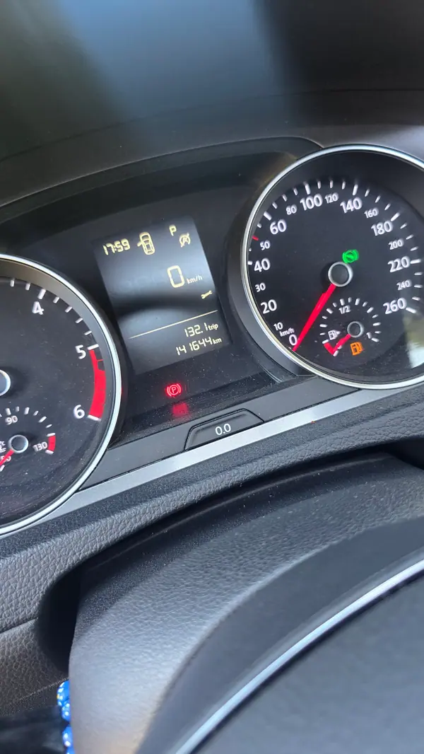 Volkswagen Golf 2013 - 14000 EUR, 141000 km - AUTO.MOTO.pt - 141000km - foto 10 de 12