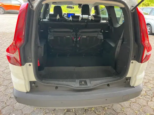 Dacia Jogger 2022 - 14900 EUR, 173000 km - AUTO.MOTO.pt - 173000km - foto 12 de 12