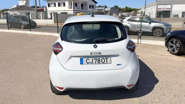 Renault Zoe (c/ Bateria) Intens 50 2021 Electric — 59 741 km Renault Zoe (c/ Bateria) Intens 50 2021 Electric