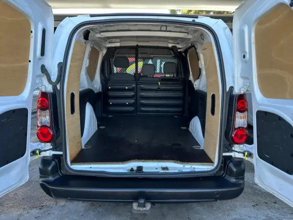 Citroën Berlingo 2016 - 12900 EUR, 101818 km - AUTO.MOTO.pt - 101818km - foto 25 de 27