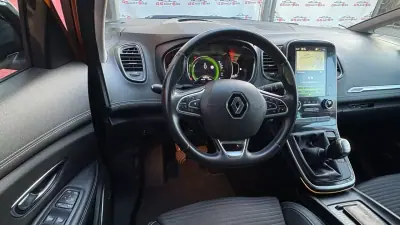 Renault Scénic 2019 - 16900 EUR, 69000 km - AUTO.MOTO.pt - 69000km - foto 9 de 12