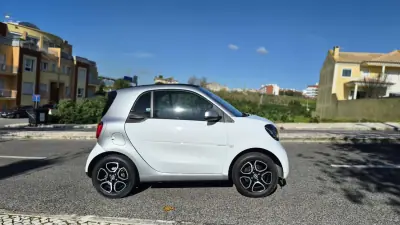 Smart Fortwo Cabrio 2018 - 12480 EUR, 70000 km - AUTO.MOTO.pt - 70000km - foto 3 de 17
