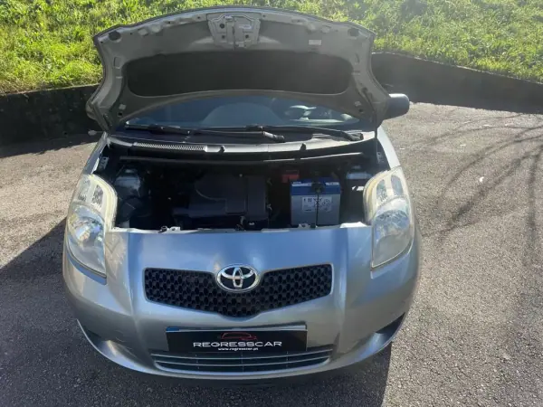 Toyota Yaris 2006 - 5400 EUR, 162000 km - AUTO.MOTO.pt - 162000km - foto 22 de 23