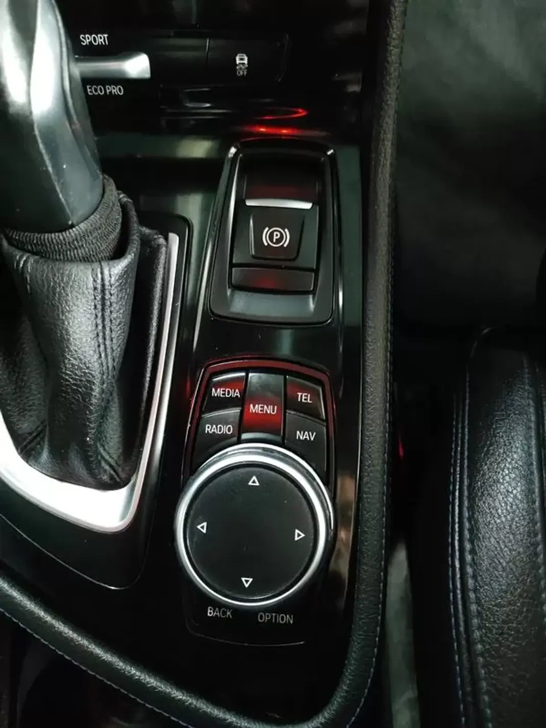 BMW 218 Gran Tourer 2015 - 17250 EUR, 190800 km - AUTO.MOTO.pt - 190800km - foto 28 de 35