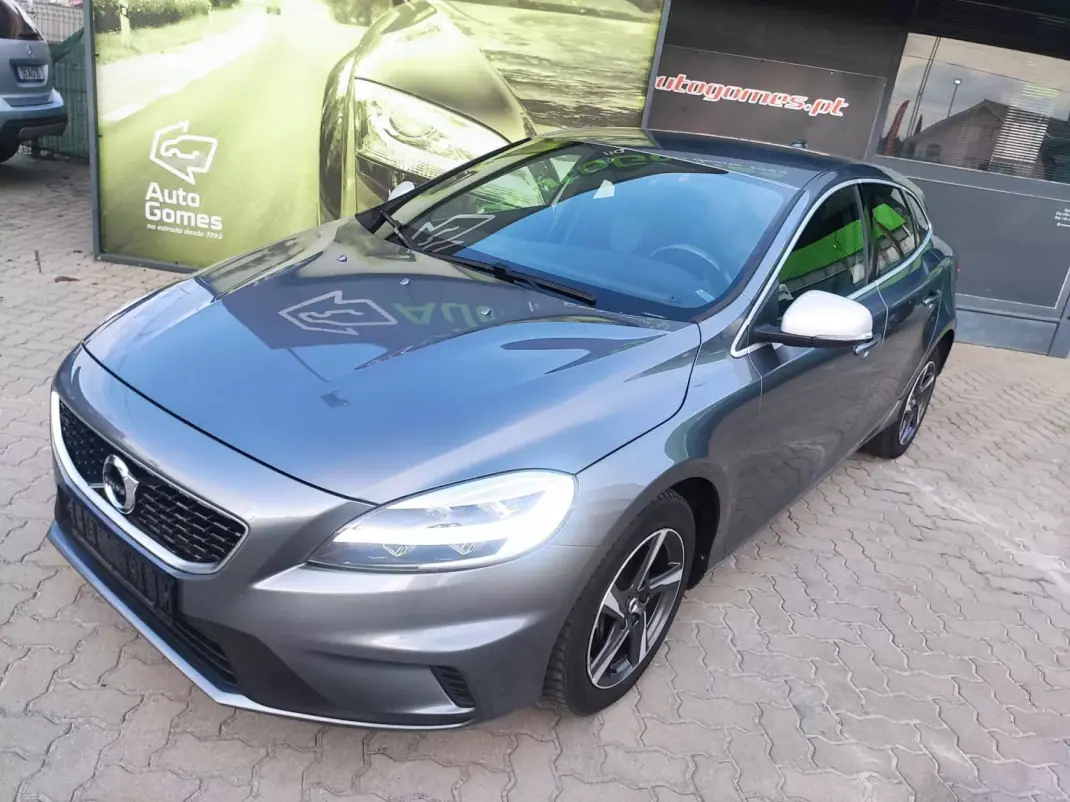Volvo V40 2018 - 17500 EUR, 185000 km - AUTO.MOTO.pt - 185000km - foto 2 de 28