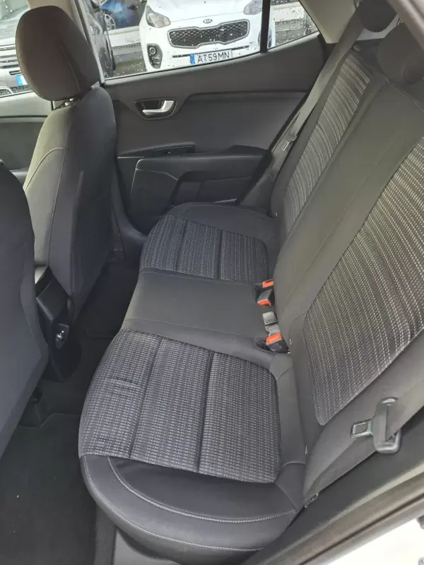 Kia Stonic 2018 - 12850 EUR, 45000 km - AUTO.MOTO.pt - 45000km - foto 13 de 29
