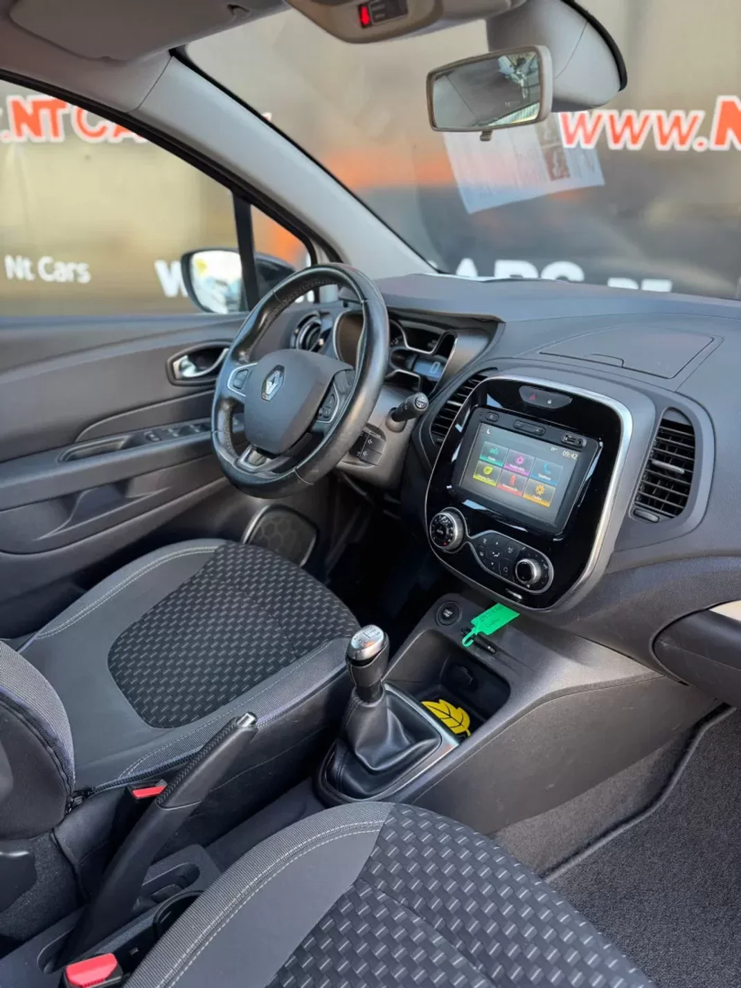 Renault Captur 2019 - 17250 EUR, 82289 km - AUTO.MOTO.pt - 82289km - foto 19 de 27