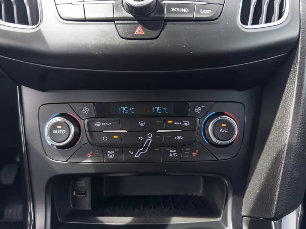 Ford Focus 2016 - 9990 EUR, 103000 km - AUTO.MOTO.pt - 103000km - foto 31 de 42