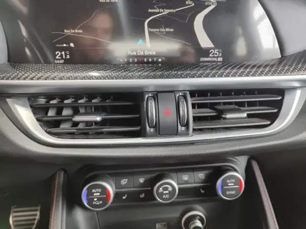 Alfa Romeo Stelvio 2021 - 63500 EUR, 68900 km - AUTO.MOTO.pt - 68900km - foto 29 de 33