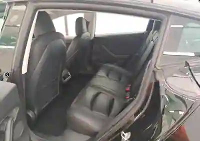 Tesla Model 3 2022 - 28550 EUR, 94327 km - foto 4 de 10