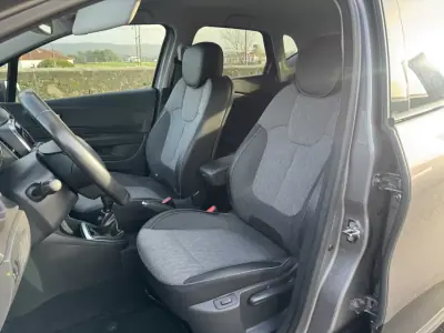 Renault Captur 2018 - 14500 EUR, 48000 km - AUTO.MOTO.pt - 48000km - foto 12 de 32