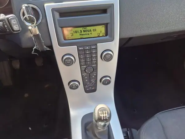 Volvo C30 2011 - 8900 EUR, 199999 km - AUTO.MOTO.pt - 199999km - foto 25 de 29