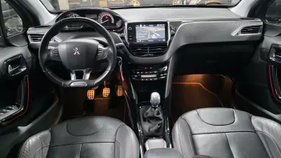 Peugeot 2008 2018 - 12990 EUR, 144000 km - AUTO.MOTO.pt - 144000km - foto 21 de 35